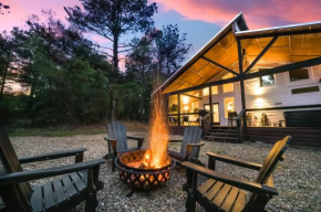 NEW Farmhouse-Chic Cabin with Hot Tub & Firepit